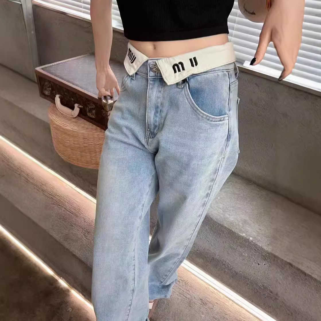 MIU24 early autumn new letter embroidery decoration lapel high waist slimming jeans casual fashion versatile Y2504034E4G