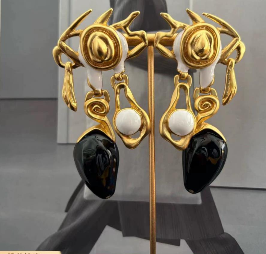 Retro Surrealist Eyes Enamel Heart Eardrop Needles teeth black and white pearl Hoop Earrings Ear Buckles Schiaparelli Vintage Designer Jewelry