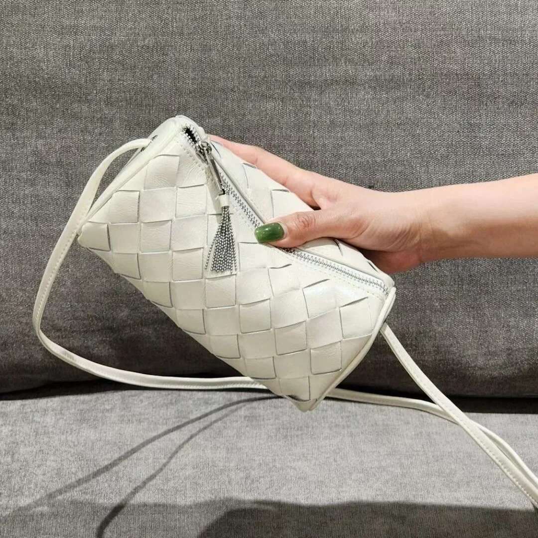 Nicheversatile New Women's Crossbody Bag Handwoven Top Layer Cow Leather Single Shoulder Sier Color Versatile Style For Women