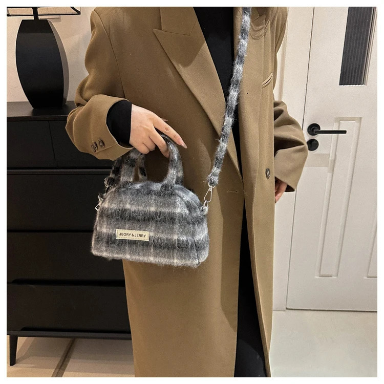 Fashion Retro Plush Plaid Womens Shoulder Bag Casual Retro Ladies Woolen Crossbody Bags Female Change Purse Tote Handbags251104ww
