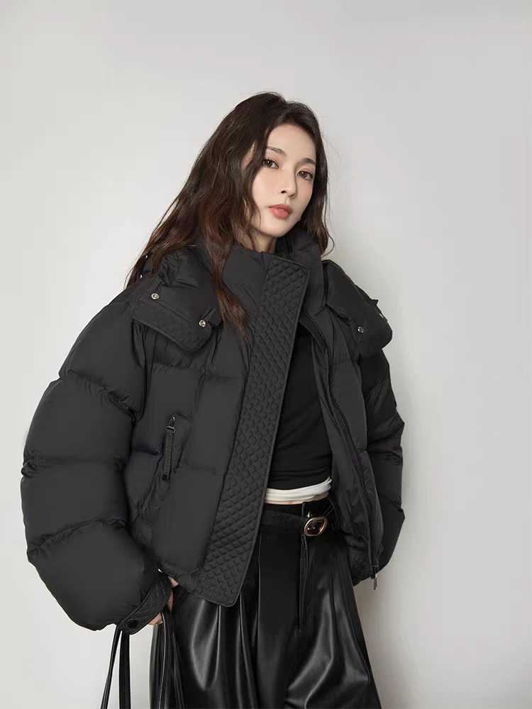 Winter Short Hooded Solid Down Jacket Female Zipper Pocket Fluffy Quilted Jacket Women White Duck Down Loose Puff Parker Outwear J251104