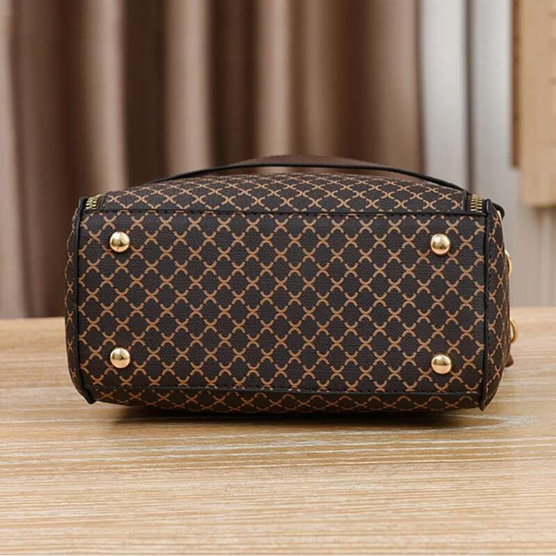 Designer Bag 2025 New Outdoor Style Luxury Free Delivery Women's Handbag Design Bucket Shaped Grid Printed Large Capacity Single Shoulder Cross O