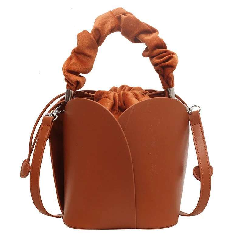 Hot Selg Women's 2025 High Quality Petal Style Bucket Fashion Versatile Solid Color Carrying Bag Commuter