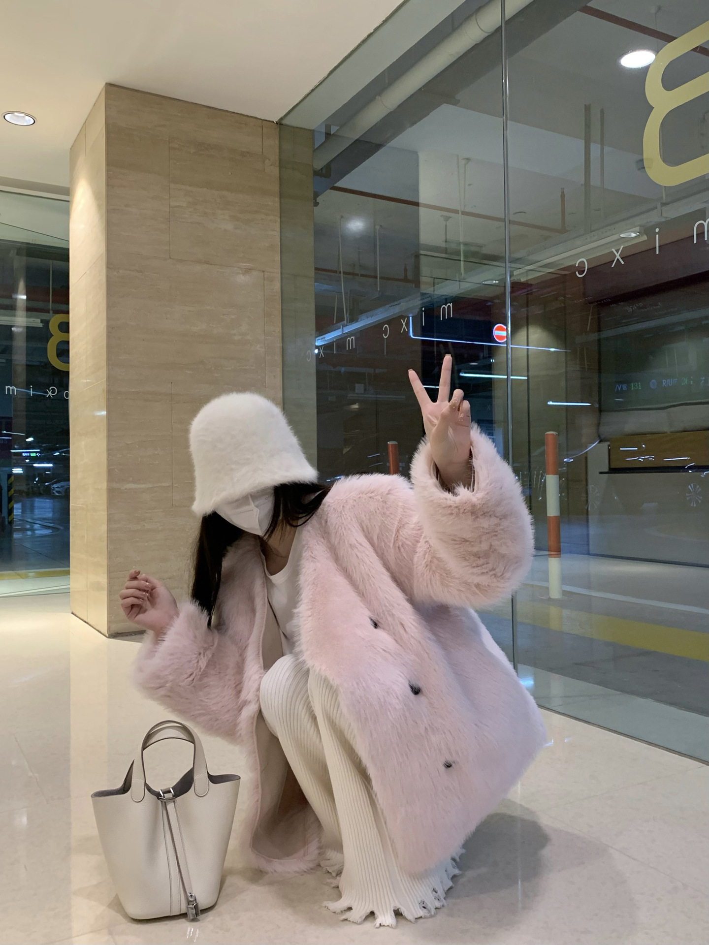 Eco-Chic Women's Plush Fur Coat: Stylishly Cozy with Softness & Cold Weather Resistance