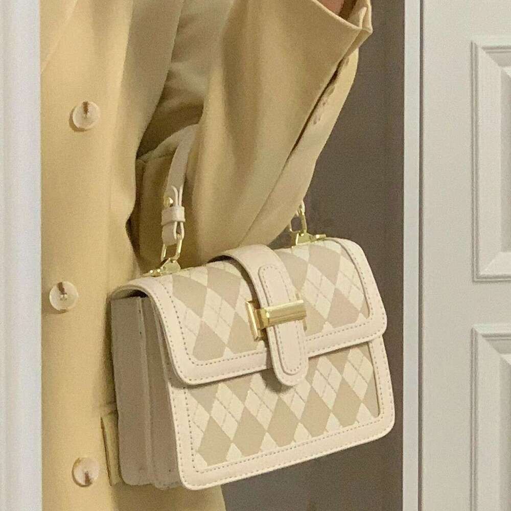 Guangzhou Sense Lingge Handheld Women's New Fashion Versatile Commuter One Shoulder Crossbody Small Square Bag