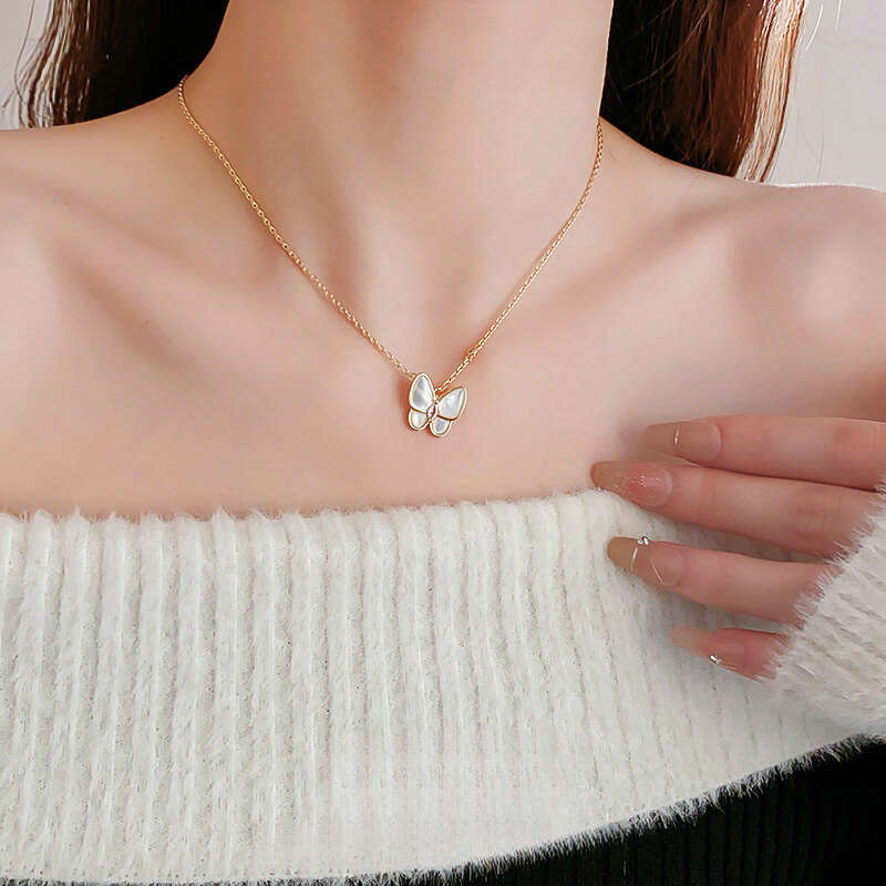 Pendant necklace Real Gold Plated Butterfly Mother of Pearl Necklace Elegant Versatile Zircon Collarbone Chain Light Luxury Fashion High End Jewelry g