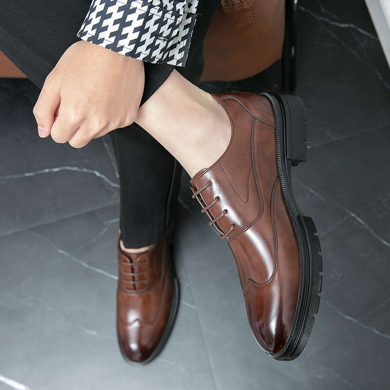 Men's in plus size, new leather fashionable men's business dress shoes, trendy thick soled groom's wedding shoes