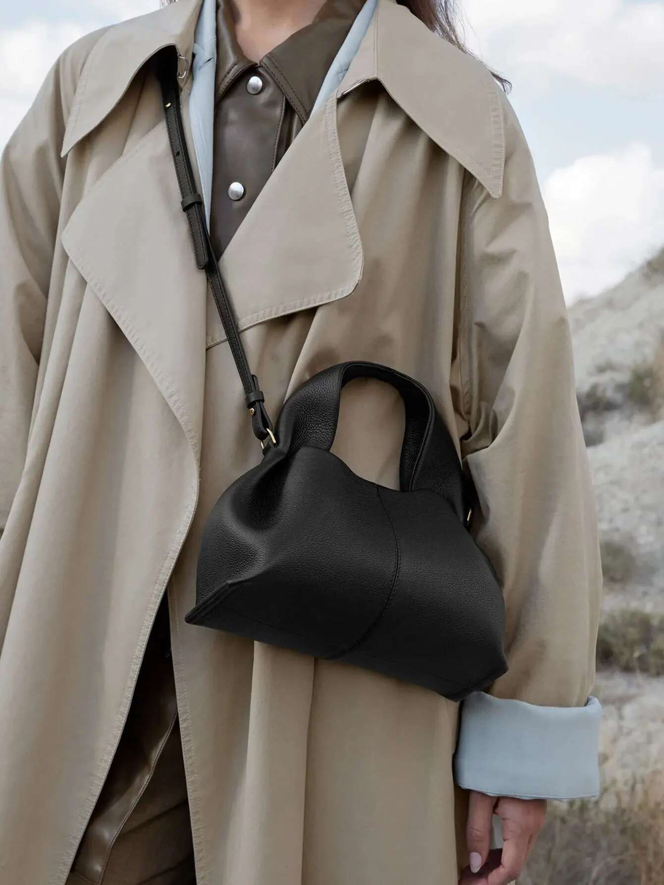 Cloud-Like Air Tote - Crossbody Bag For Commuting (Designer Matte Soft Leather With Expandable Storage)