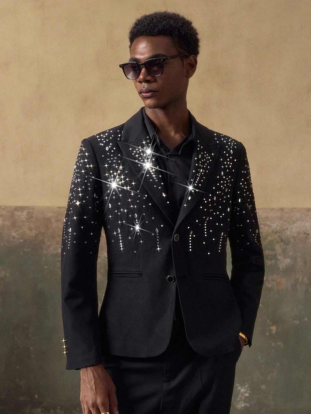 Shining Wedding Groom Tuxedos Slim Fit 2 Pieces Blazer Pants Single Breasted Beaded Rhinestone Special Occasion Party Customized