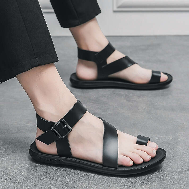 Large Roman leather 2023 new summer trend casual beach sandals men's flip flops