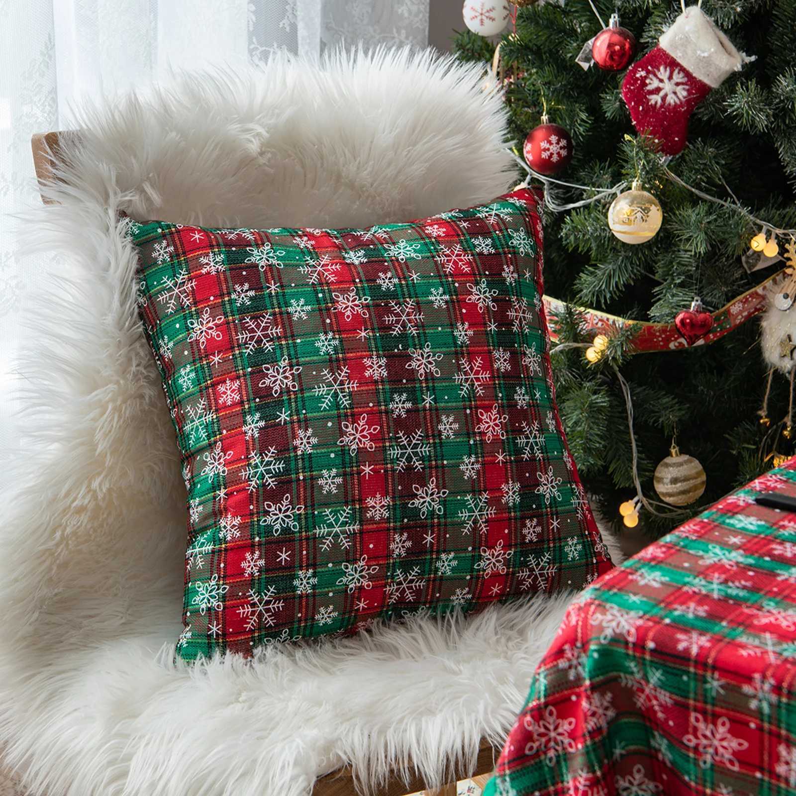 45x45cm Square Pillow Cases Christmas Scottish Tartan Plaid Cushion Covers Bed Sofa Pad Party Decor Snowflake Throw Pillow Cover Y251105