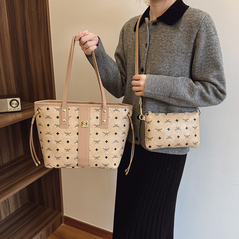 The new fashion senior sense of temperament printed color women bag hand bill shoulder crossbody Tote bag 2025s hot
