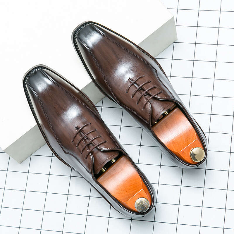 Men's in plus size, new casual fashionable men's business dress shoes, British gentleman style dinner leather shoes