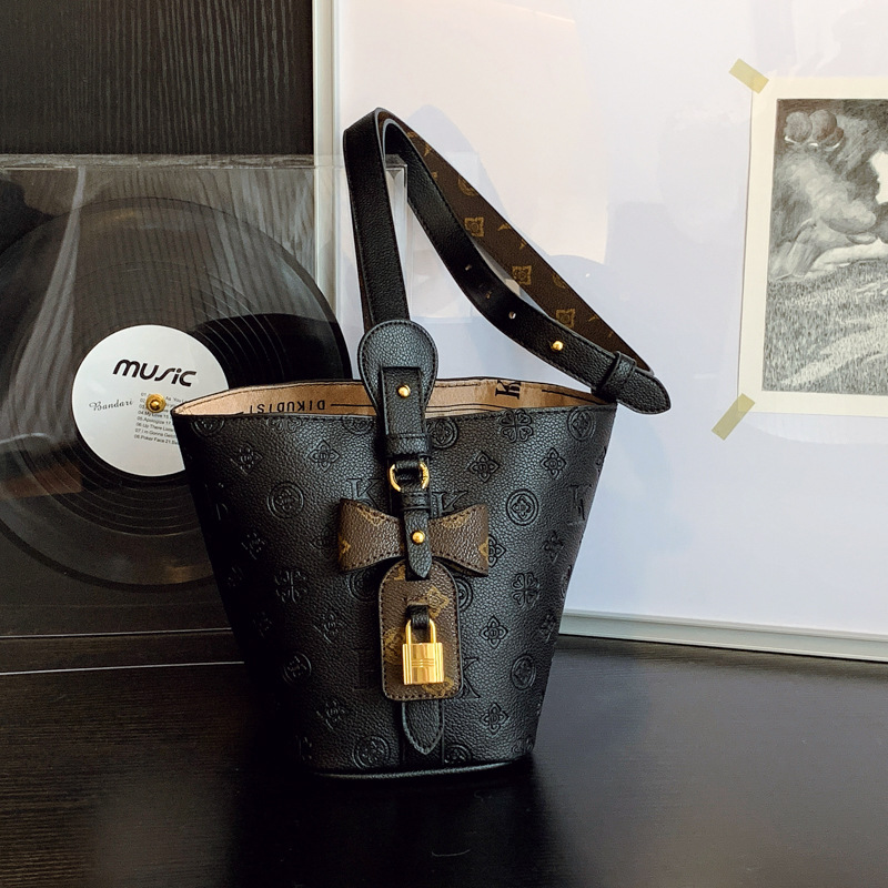 High-end bucket bag for women 2025 new style handbag embossed versatile ladies temperament fashion shoulder crossbody bag