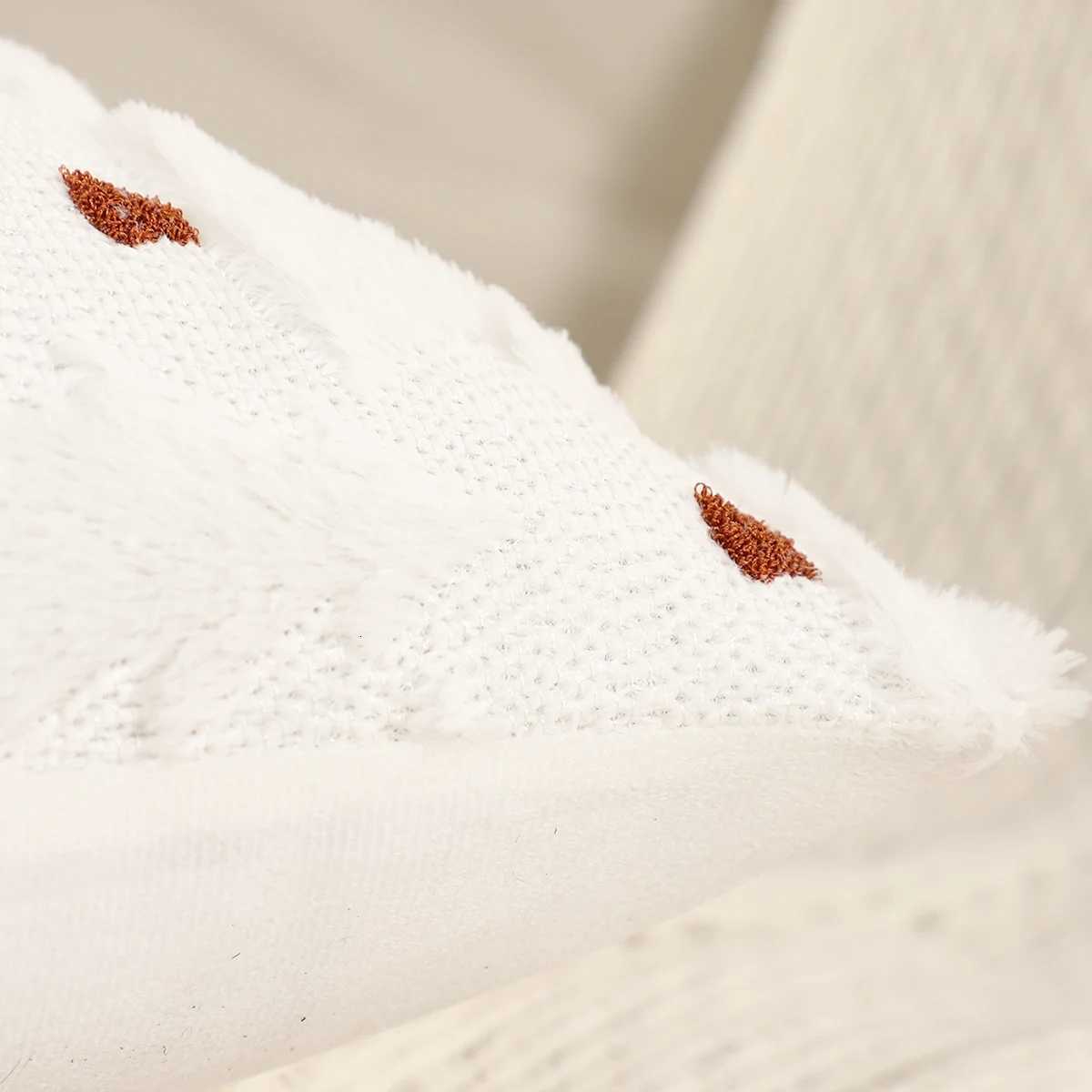 1 PC Christmas Tree Throw Pillow Cover Winter Plush Quilting Christmas Decoration Living Room Y251105