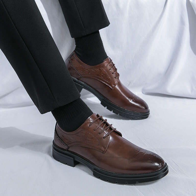 Men's in plus size, new casual leather fashionable men's business shoes, Korean version, trendy groom's wedding shoes