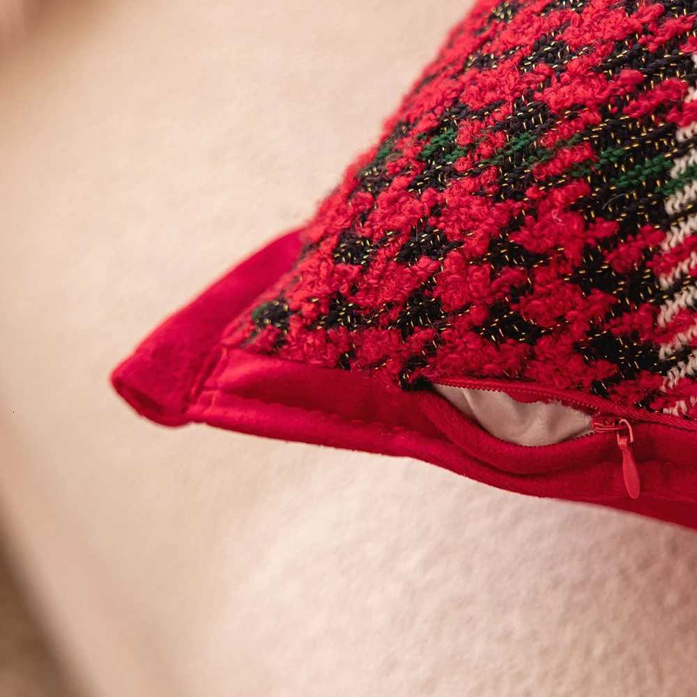 Light Luxury Christmas Plaid Sofa Pillow Cover Cojines Polyester Three-Dimensional Flower Red Throw Pillow Cushion Cover 45x45cm Y251105