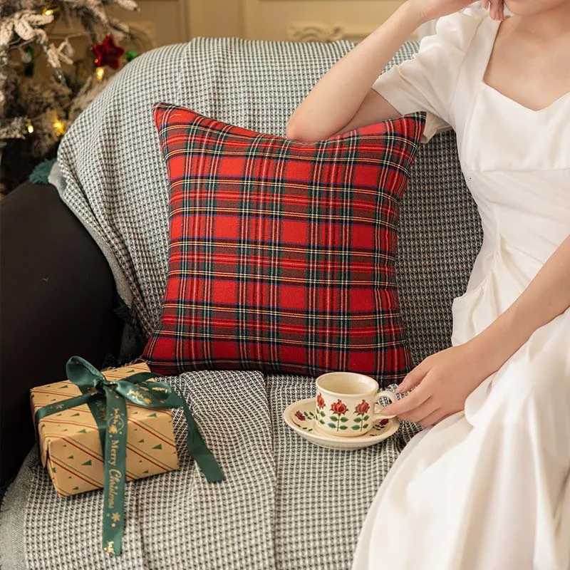 Christmas Pillow with Core Festive Party 3D Red Plaid Simple Christmas Decoration Pillow Y251105