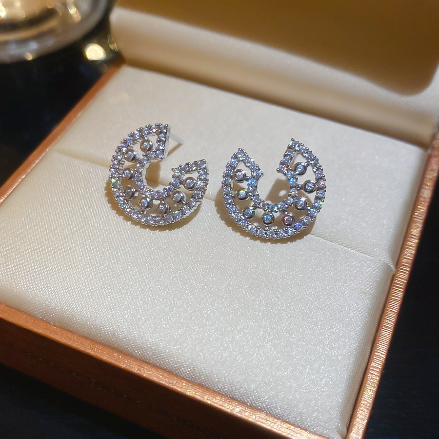 Silver Needle Inlaid Zircon C-shaped Korean Style Ins Minimalist Niche Earrings Light Luxury High-end Elegant Versatile Ear Jewelry - view 3