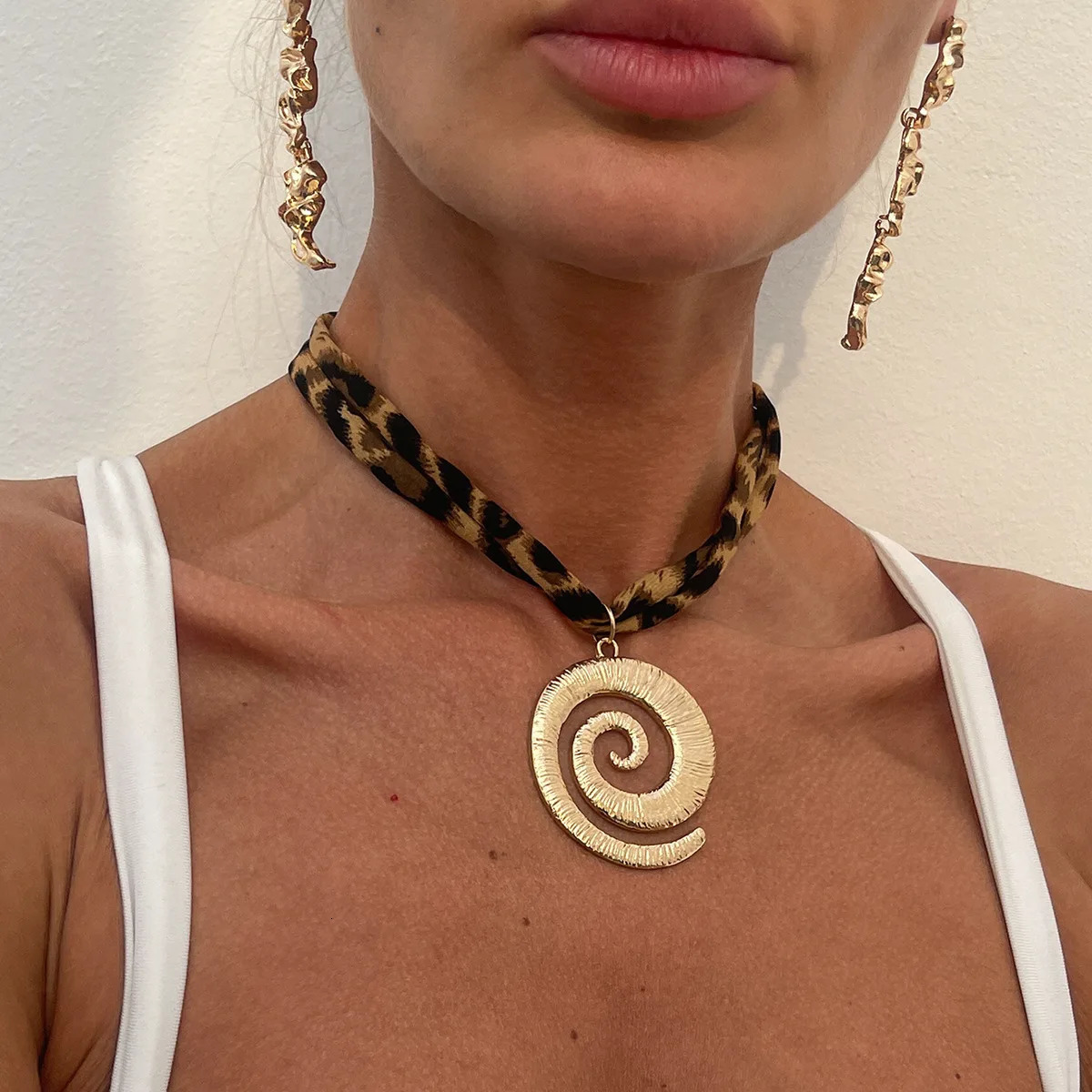 Retro Gold Color Conch Pendant Necklace Ocean Style Ribbon Choker Necklace For Women Beach Trendy Jewelry Accessories 251031