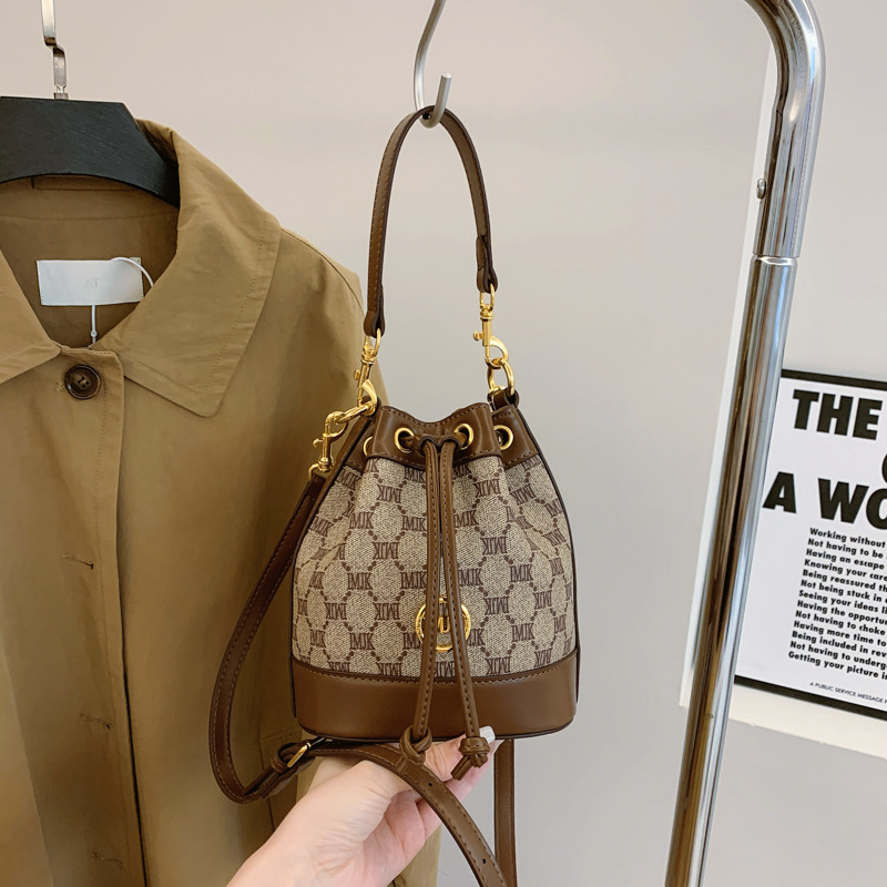 Free shipping bag women's old age bucket bag New women's diagonal bag fashion all-match drawstring hand bag 2025