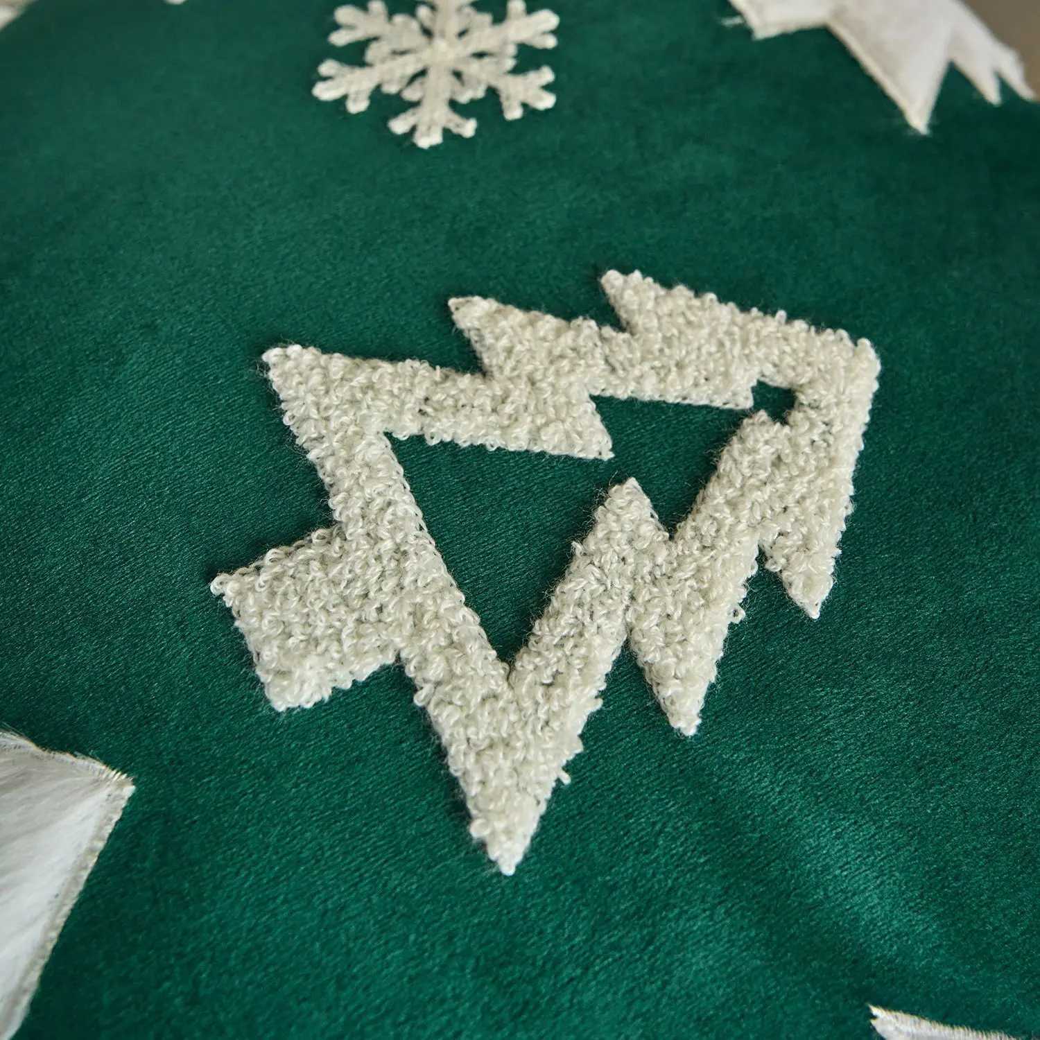 Green Christmas Cushion Covers Embroidery Xmas Trees Decorative Lumbar Throw Pillow Cover Winter Holiday for Sofa Living Room Y251105