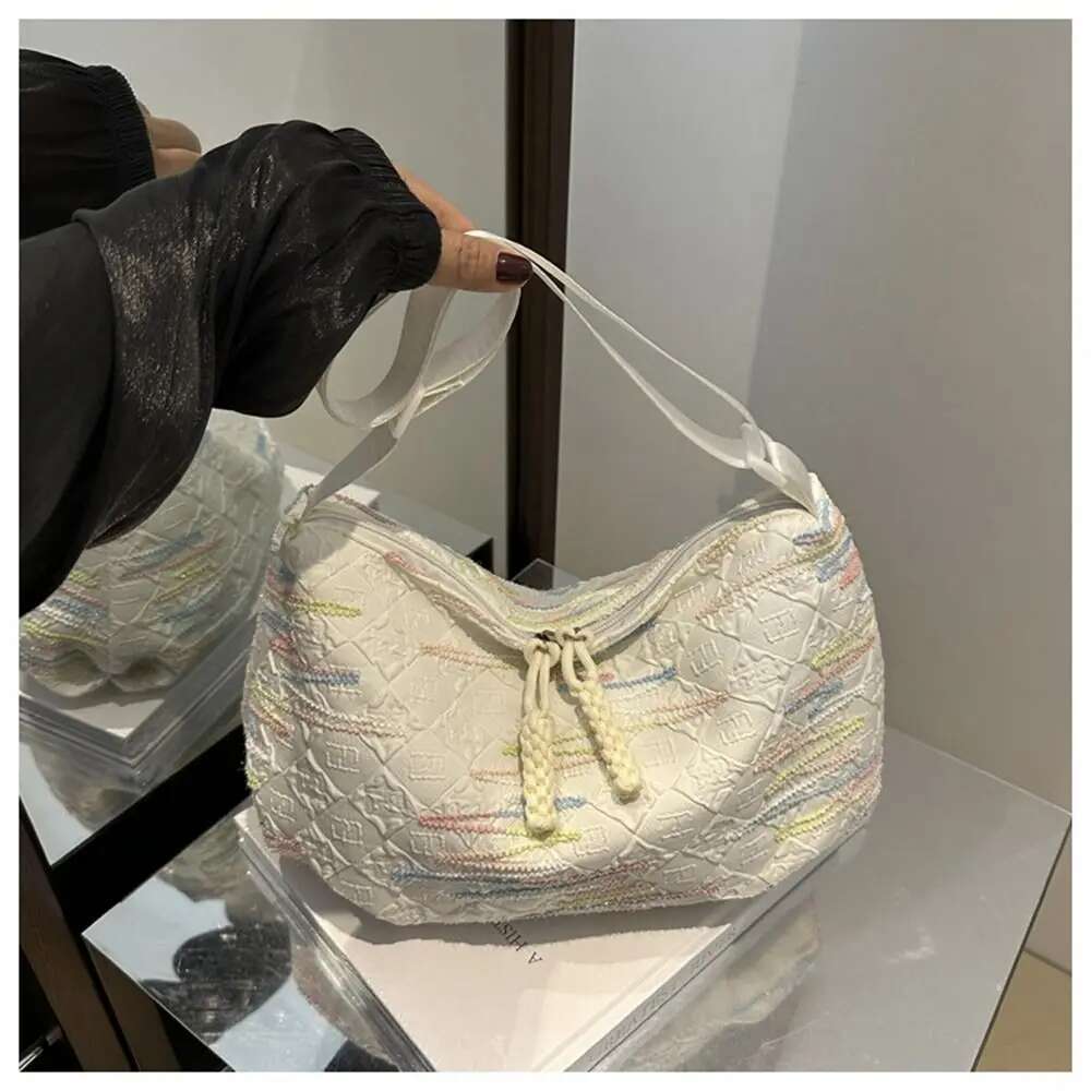 2025 Fashion Cotton Shoulder Messenger Lightweight Large Capacity Handbags Portable Commuting Bag for Women Female