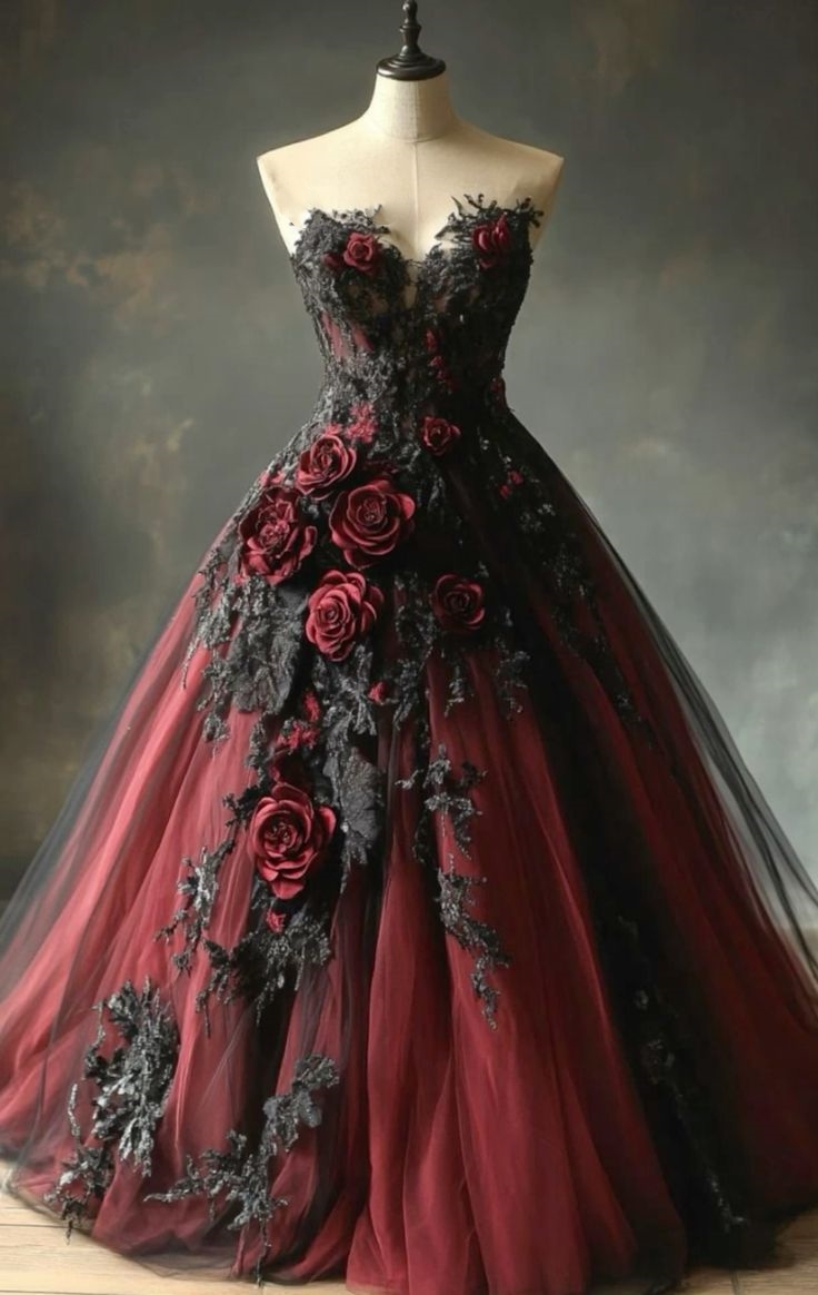 Burgundy And Black Gothic Wedding Dress Sweetheart Neckline Sleeveless Corset A-Line Floral Lace Appliques Vintage Bridal Gown