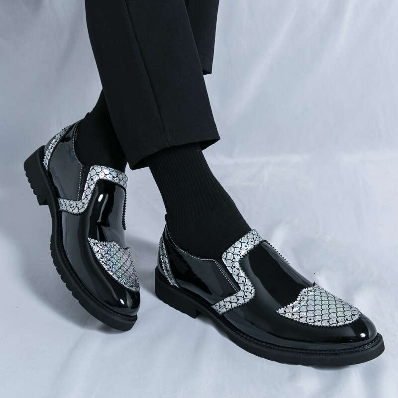 Large size leather 2024 Spring and Autumn men's British style Korean version wedding groom shiny hairstylist gold shoes