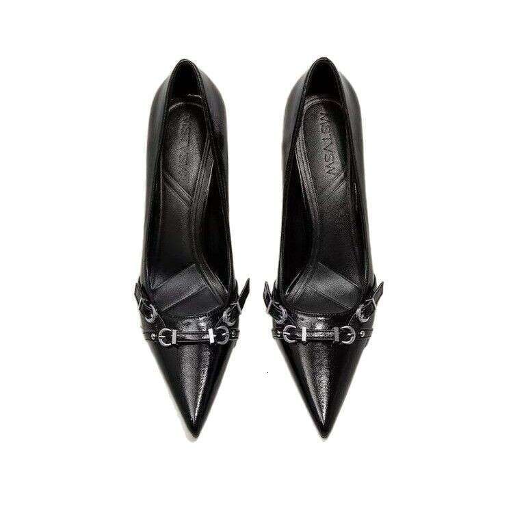 Black high heels for women, 2025 new French style small fragrance style, versatile daily wear, pointed thin heels, light mouth, nude single shoes