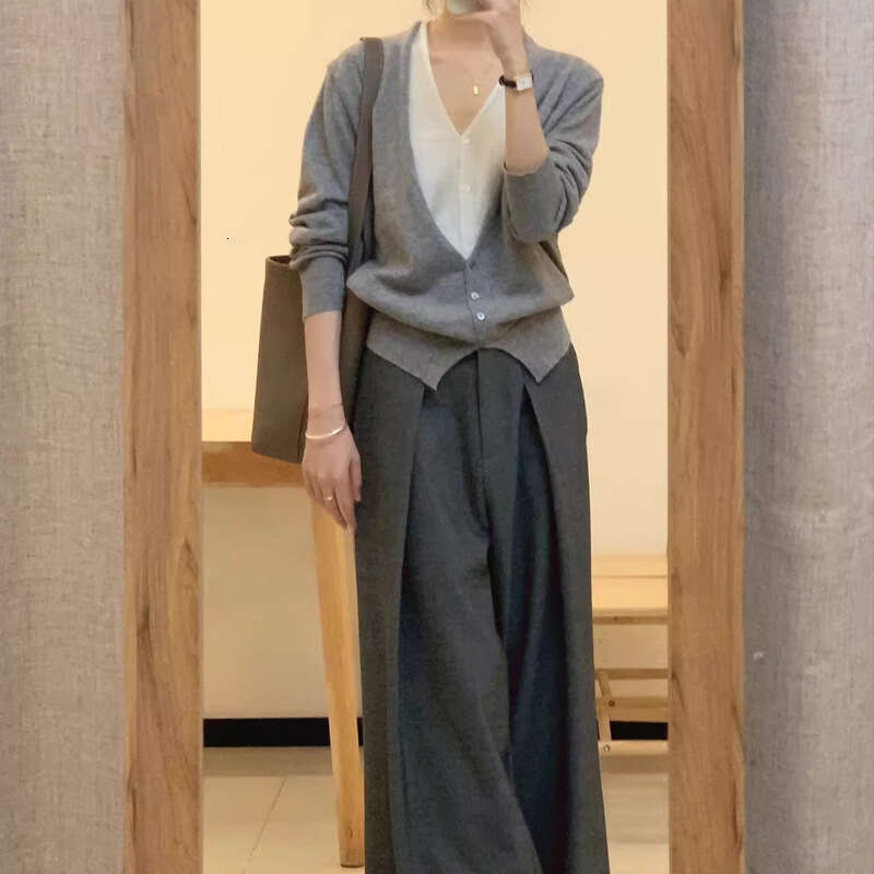 Fake Two-Piece V-Neck Knitted Cardigan Early Autumn Women's Design Sense Niche French Loose Short Long Sleeve Top Gray B5