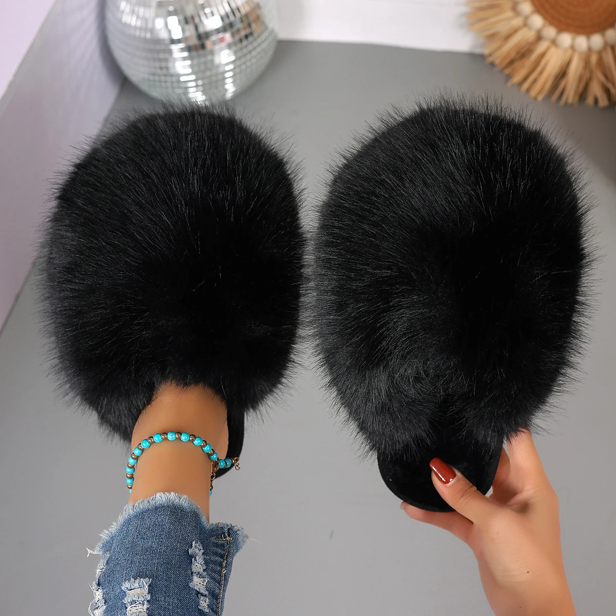 Winter Women Fashion Fur Slippers Fluffy Cute Plush Women Outdoor Anti Slip Durable Flat Bottom Slippers Slides Women 251031