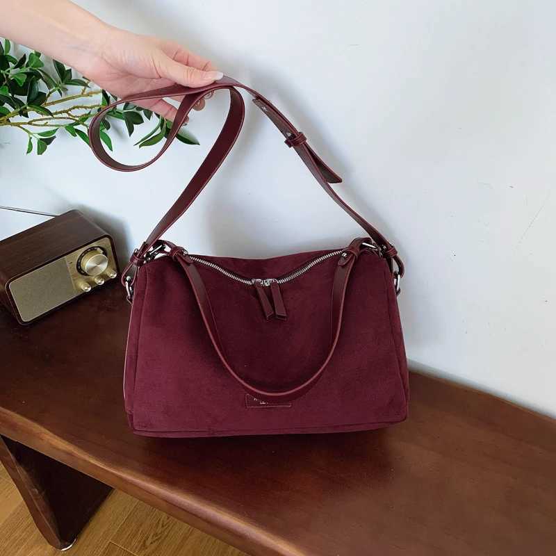 Frosted niche cross-body bag high-end female commuter pillow bag large-capacity one-shoulder handbag Z251104