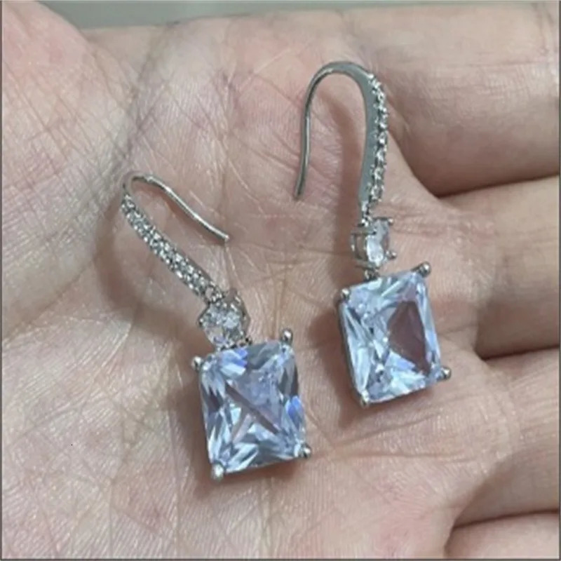 Fashionable womens earrings with high perception colored gemstones inlaid artificial zircon simple n ious temperature party 250326