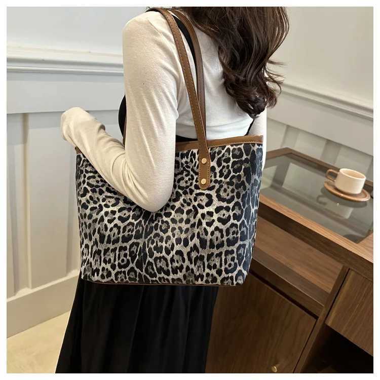Vintage Leopard Shoulder Bag Female Large Capaci Totes Autumn and Winter New Leisure Shopping Bag Fashionable Commuting Tote Bag Z251104