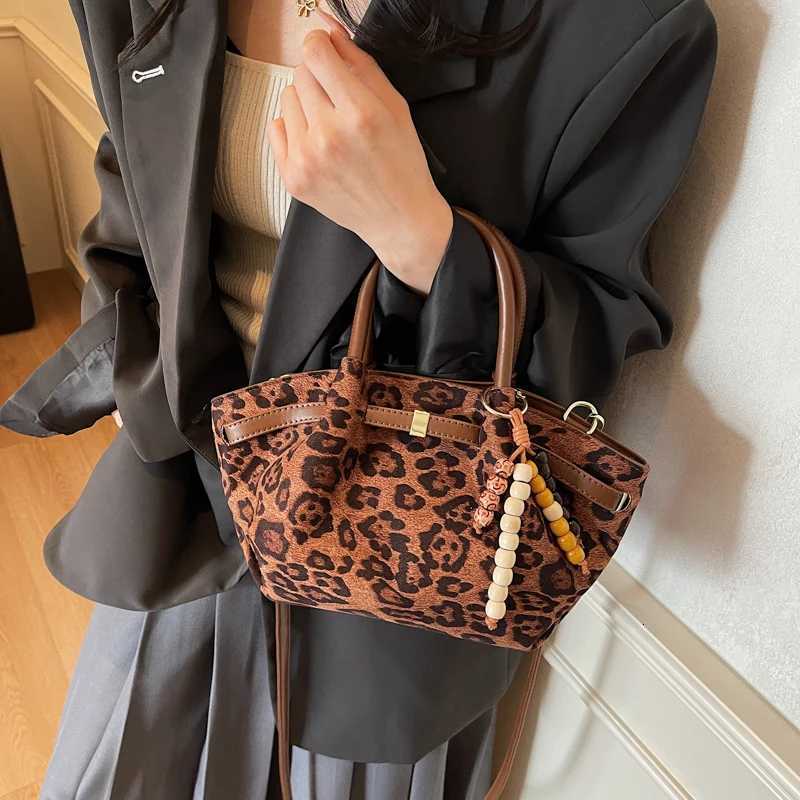LEFTSIDE Women Small PU Leather Leopard Shoulder Bag 2025 Winter Retro Crossbody Bag Luxury Designer Trend Female Handbags Z251104