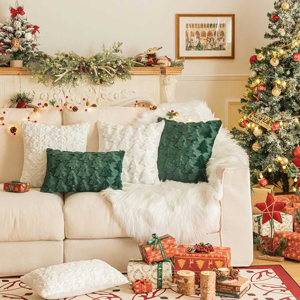 2024 New Christmas Cushion Cover Plush Gilding Pillowcase Red Green and White Festival Home Decoration Pillow Covers Y251105