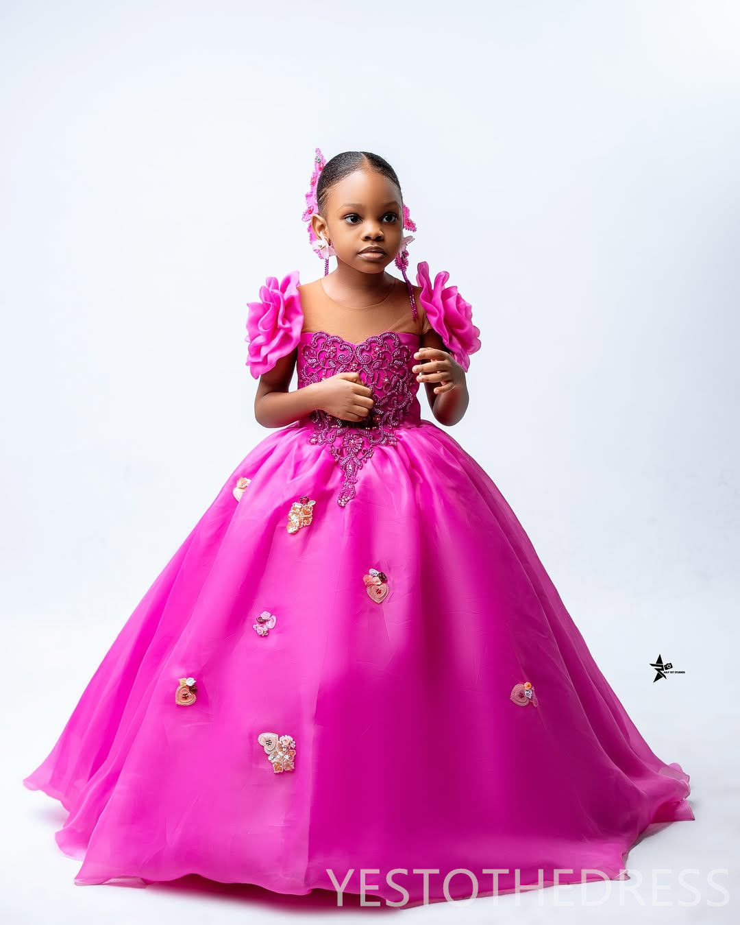 2026 Fuchsia Flower Girl Dresses Children Birthday Dress Illusion Sheer Neck Beaded Sequined Lace Appliqued Flora Tiered Tulle Ball Gown For Marriage 