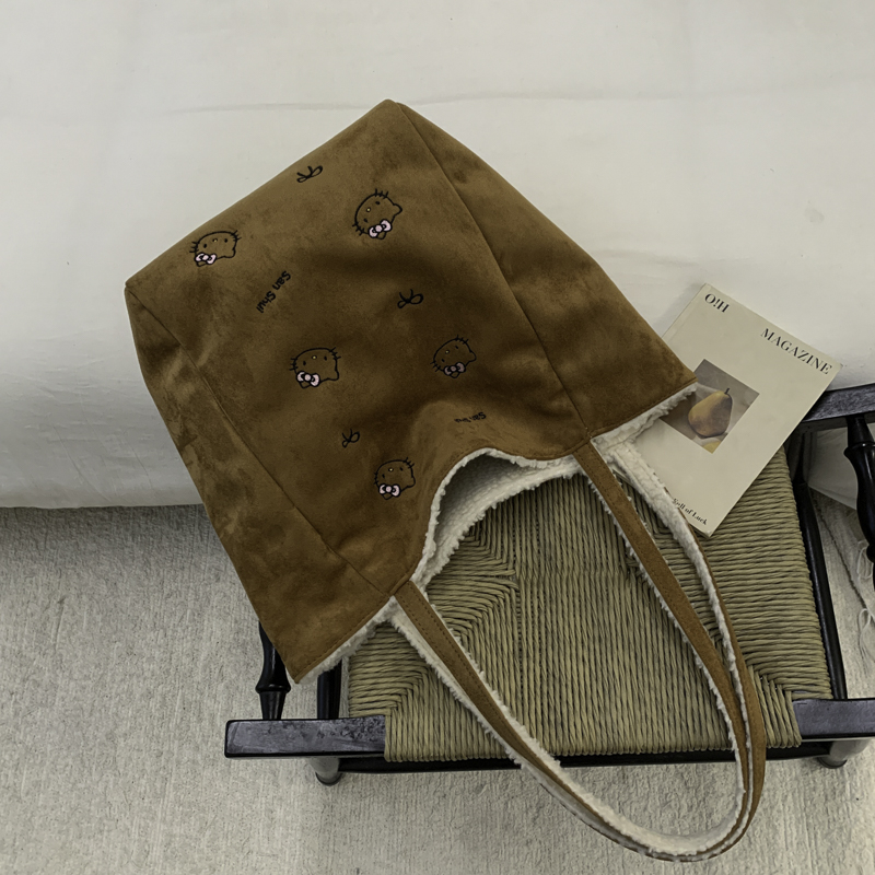 2025 New Winter Women's Simple Leisure Fashion Luxury Party Handbag Large Capacity Crossbody Bag Essential Shoulder Bag for College Students Shop