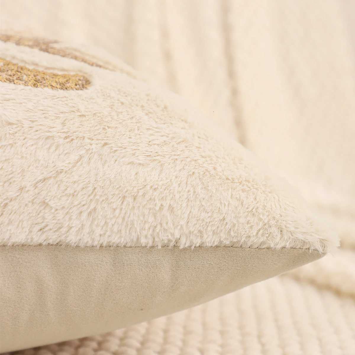 Throw Pillow Cover Christmas Decoration Faux Fur Christmas Tree Reindeer Winter Plush Farmhouse Home Sofa Living Room 1818 in Y251105