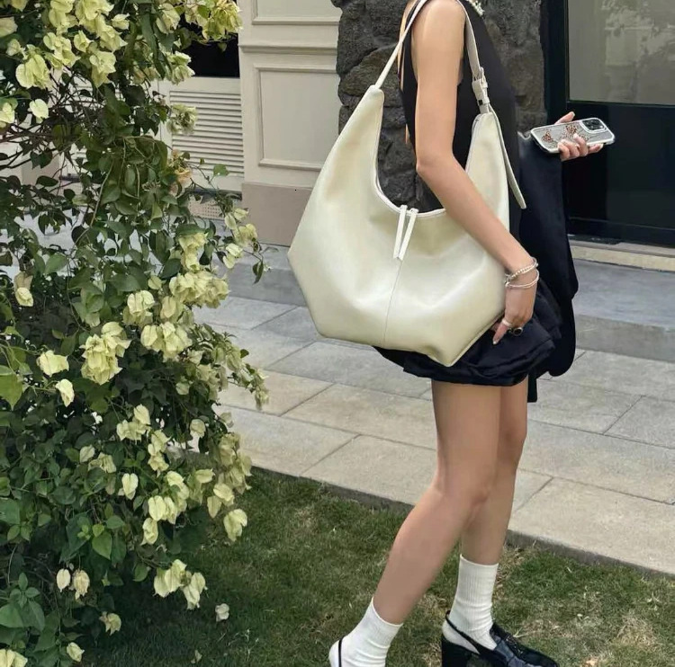 New Grey Stylish, Niche, High-End, Lazy Armpit Shoulder Bag Large Capacity Glossy Cowhide Leather Women Handbag Travel