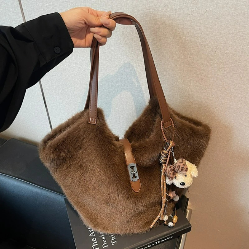 Winter Fluffy Shoulder Bag Women Large Capacity Simple Texture Tote Bag Fashion Casual and Versatile Bucket Bag for Commute 251104