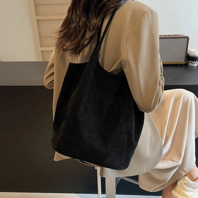 Retro Suede Tote Bag For Women Textured Solid Casual Commuting Shoulder Bags Autumn Winter Large Capacity Shopping Handbags 251104