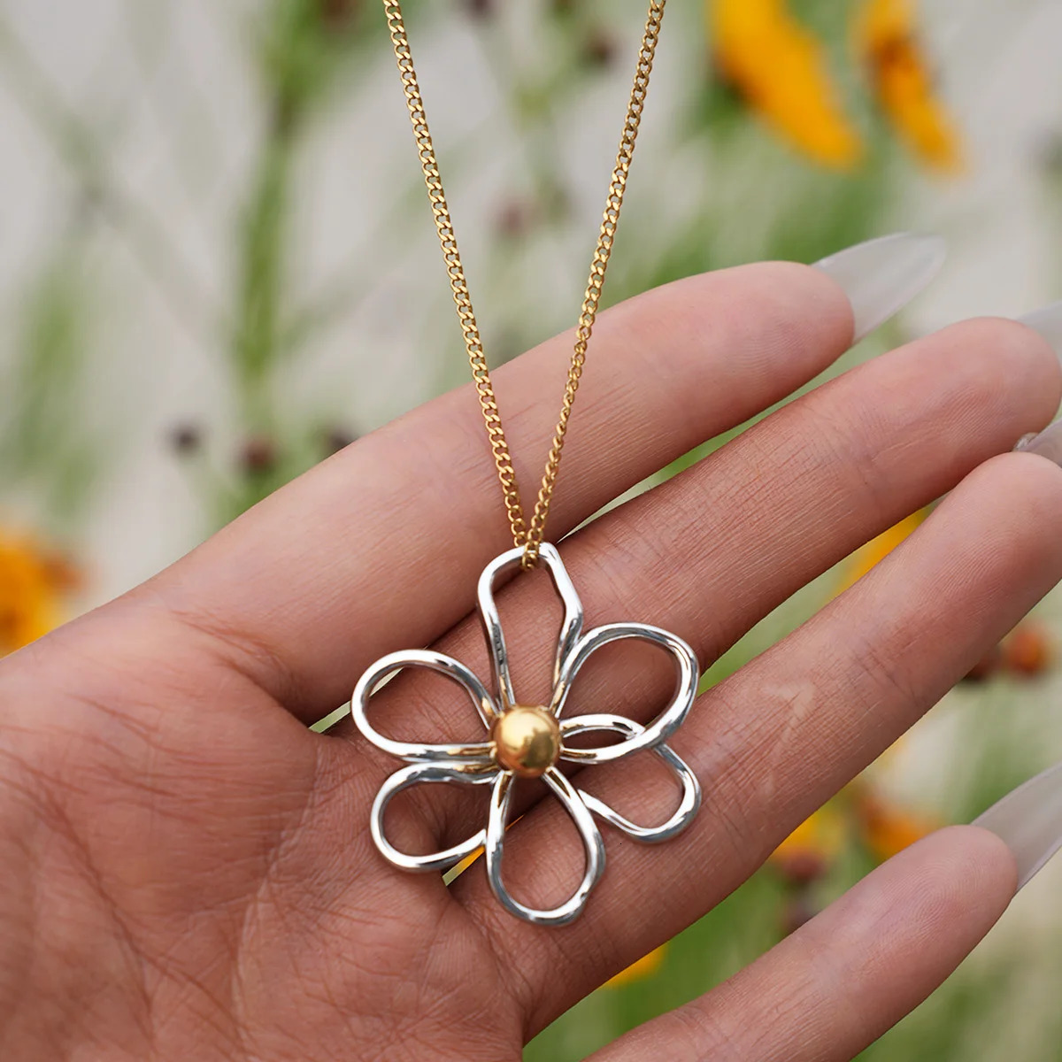 Fashion Hollow Flower Stainless Steel Necklace 18K Gold Plated Waterproof High Quality Jewelry For Daily Wear Vacation Seaside 251031