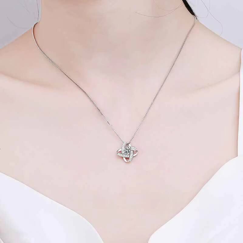 Fine Jewel Selling Elegant VVs1 05Ct Diamond VVs1 Moissanite S925 Sterling Silver Pendant Chain Necklace Womens Jewelry