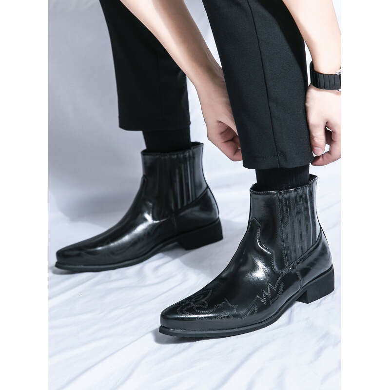 Men's boots, fashionable plus size new high top shoes, trendy pointed leather boots