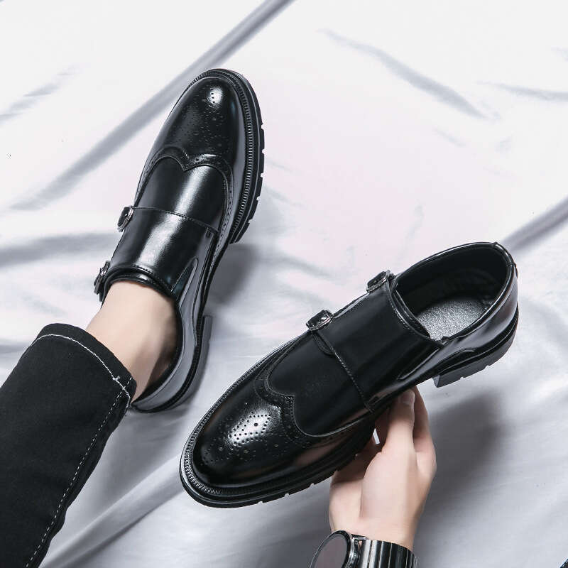 Men's in plus size, new fashionable men's business dress trendy groom's wedding shoes, shoe covers, foot leather shoes