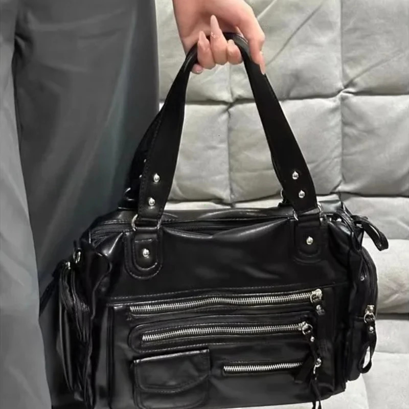 2025 Vintage Punk Women Tote Bags Trend Large Capacity Crossbody Shoulder Bags Moto Style Multi Pockets Commute Bolso Mujer 251031