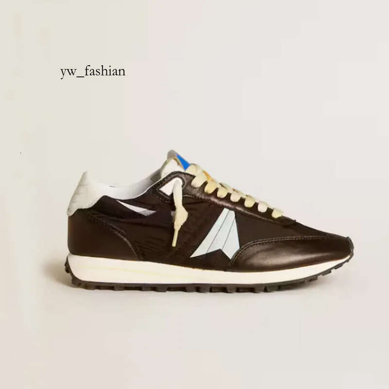 Designer Goldenstar Shoes Trendy New Golden Star Platform Star Sneakers: Classic Doodle Style Fashion Sports Shoes In Black And White Leather D42 644