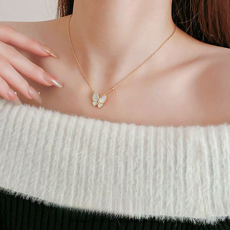 Pendant necklace Real Gold Plated Butterfly Mother of Pearl Necklace Elegant Versatile Zircon Collarbone Chain Light Luxury Fashion High End Jewelry g
